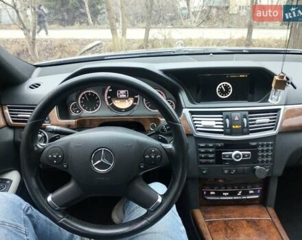 Серый Мерседес Е-Класс, объемом двигателя 2.99 л и пробегом 229 тыс. км за 16000 $, фото 10 на Automoto.ua
