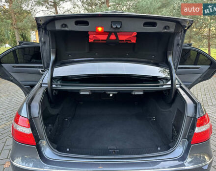 Серый Мерседес Е-Класс, объемом двигателя 2.2 л и пробегом 232 тыс. км за 16300 $, фото 109 на Automoto.ua