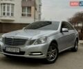 Серый Мерседес Е-Класс, объемом двигателя 2.2 л и пробегом 230 тыс. км за 10000 $, фото 1 на Automoto.ua