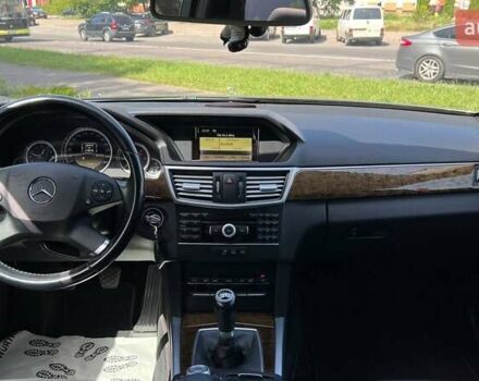 Серый Мерседес Е-Класс, объемом двигателя 2.1 л и пробегом 218 тыс. км за 12500 $, фото 32 на Automoto.ua