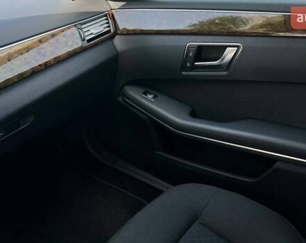 Серый Мерседес Е-Класс, объемом двигателя 2.1 л и пробегом 218 тыс. км за 12500 $, фото 15 на Automoto.ua