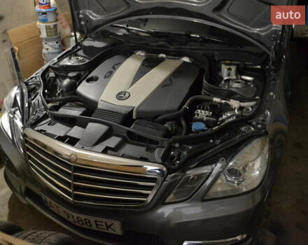 Серый Мерседес Е-Класс, объемом двигателя 2.99 л и пробегом 229 тыс. км за 16000 $, фото 5 на Automoto.ua