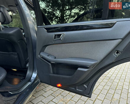 Серый Мерседес Е-Класс, объемом двигателя 2.2 л и пробегом 232 тыс. км за 16300 $, фото 92 на Automoto.ua