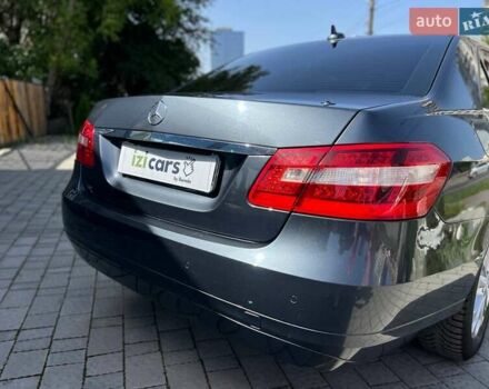 Серый Мерседес Е-Класс, объемом двигателя 2.1 л и пробегом 218 тыс. км за 12500 $, фото 8 на Automoto.ua