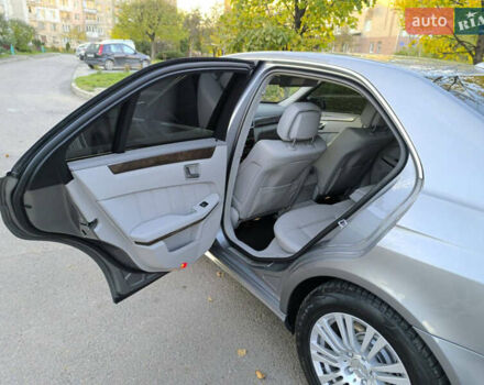 Серый Мерседес Е-Класс, объемом двигателя 2.14 л и пробегом 240 тыс. км за 13500 $, фото 17 на Automoto.ua