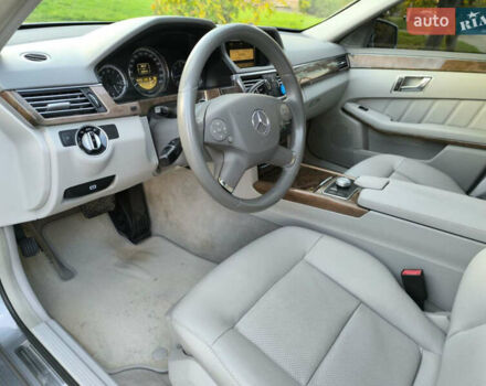 Серый Мерседес Е-Класс, объемом двигателя 2.14 л и пробегом 240 тыс. км за 13500 $, фото 21 на Automoto.ua