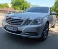 Серый Мерседес Е-Класс, объемом двигателя 2.1 л и пробегом 240 тыс. км за 11000 $, фото 2 на Automoto.ua