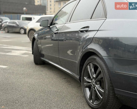 Серый Мерседес Е-Класс, объемом двигателя 2.2 л и пробегом 291 тыс. км за 11800 $, фото 3 на Automoto.ua