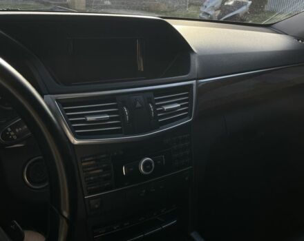 Серый Мерседес Е-Класс, объемом двигателя 2.1 л и пробегом 265 тыс. км за 12000 $, фото 3 на Automoto.ua