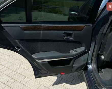 Серый Мерседес Е-Класс, объемом двигателя 2.1 л и пробегом 218 тыс. км за 12500 $, фото 28 на Automoto.ua