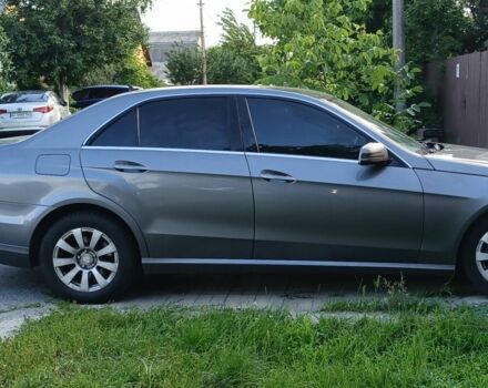 Серый Мерседес Е-Класс, объемом двигателя 2.1 л и пробегом 168 тыс. км за 14500 $, фото 1 на Automoto.ua
