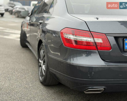 Серый Мерседес Е-Класс, объемом двигателя 2.2 л и пробегом 291 тыс. км за 11800 $, фото 2 на Automoto.ua