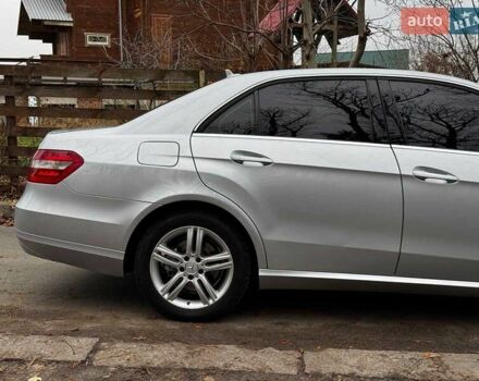 Серый Мерседес Е-Класс, объемом двигателя 2.2 л и пробегом 248 тыс. км за 12490 $, фото 4 на Automoto.ua