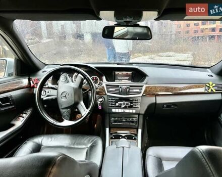 Сірий Мерседес Е-Клас, об'ємом двигуна 2.14 л та пробігом 248 тис. км за 12500 $, фото 19 на Automoto.ua