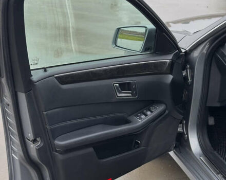 Серый Мерседес Е-Класс, объемом двигателя 2.14 л и пробегом 230 тыс. км за 18000 $, фото 8 на Automoto.ua