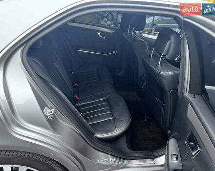 Серый Мерседес Е-Класс, объемом двигателя 2.2 л и пробегом 295 тыс. км за 18700 $, фото 5 на Automoto.ua
