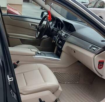 Серый Мерседес Е-Класс, объемом двигателя 2.14 л и пробегом 160 тыс. км за 17999 $, фото 6 на Automoto.ua