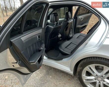 Серый Мерседес Е-Класс, объемом двигателя 2.1 л и пробегом 298 тыс. км за 17200 $, фото 5 на Automoto.ua