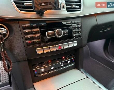 Серый Мерседес Е-Класс, объемом двигателя 2.99 л и пробегом 300 тыс. км за 22990 $, фото 19 на Automoto.ua