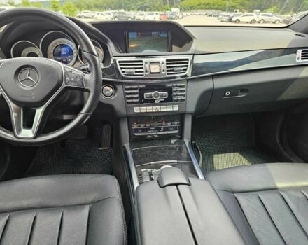 Серый Мерседес Е-Класс, объемом двигателя 2.2 л и пробегом 130 тыс. км за 4300 $, фото 6 на Automoto.ua