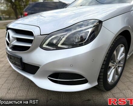 Серый Мерседес Е-Класс, объемом двигателя 2.1 л и пробегом 300 тыс. км за 19000 $, фото 6 на Automoto.ua