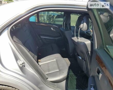 Серый Мерседес Е-Класс, объемом двигателя 3.5 л и пробегом 132 тыс. км за 3000 $, фото 11 на Automoto.ua
