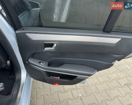 Сірий Мерседес Е-Клас, об'ємом двигуна 2.14 л та пробігом 200 тис. км за 19200 $, фото 11 на Automoto.ua