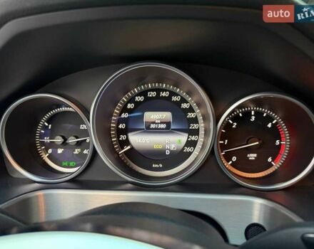 Серый Мерседес Е-Класс, объемом двигателя 2.99 л и пробегом 300 тыс. км за 22990 $, фото 15 на Automoto.ua