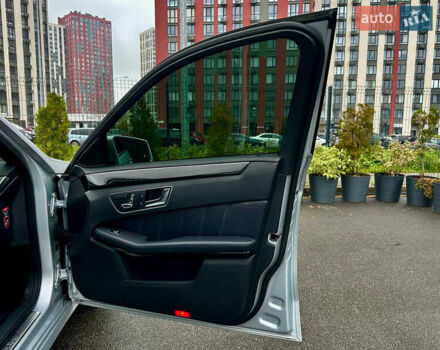 Сірий Мерседес Е-Клас, об'ємом двигуна 2 л та пробігом 91 тис. км за 20900 $, фото 48 на Automoto.ua