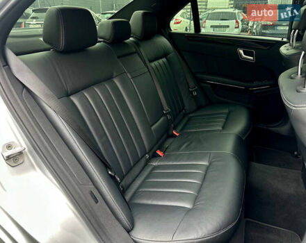 Сірий Мерседес Е-Клас, об'ємом двигуна 2 л та пробігом 91 тис. км за 20900 $, фото 44 на Automoto.ua