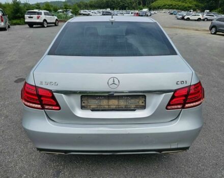 Серый Мерседес Е-Класс, объемом двигателя 2.2 л и пробегом 130 тыс. км за 4300 $, фото 3 на Automoto.ua