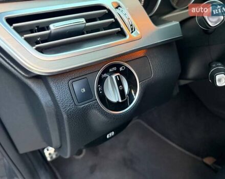 Серый Мерседес Е-Класс, объемом двигателя 2.99 л и пробегом 300 тыс. км за 22990 $, фото 12 на Automoto.ua