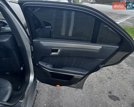 Серый Мерседес Е-Класс, объемом двигателя 2.2 л и пробегом 295 тыс. км за 18700 $, фото 10 на Automoto.ua