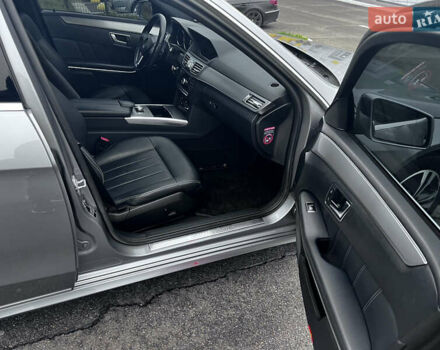 Серый Мерседес Е-Класс, объемом двигателя 2.2 л и пробегом 295 тыс. км за 18700 $, фото 6 на Automoto.ua