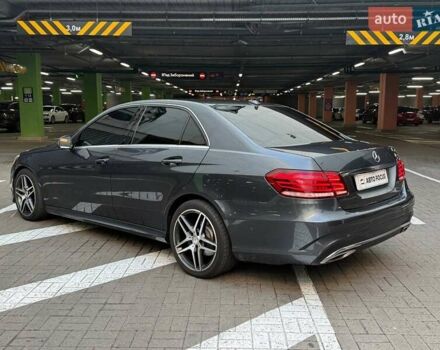 Серый Мерседес Е-Класс, объемом двигателя 2.99 л и пробегом 300 тыс. км за 22990 $, фото 3 на Automoto.ua