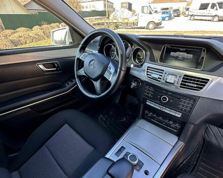 Серый Мерседес Е-Класс, объемом двигателя 2.1 л и пробегом 441 тыс. км за 14500 $, фото 3 на Automoto.ua