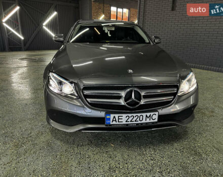 Сірий Мерседес Е-Клас, об'ємом двигуна 1.95 л та пробігом 165 тис. км за 28500 $, фото 1 на Automoto.ua