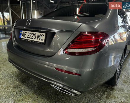 Сірий Мерседес Е-Клас, об'ємом двигуна 1.95 л та пробігом 165 тис. км за 28500 $, фото 4 на Automoto.ua