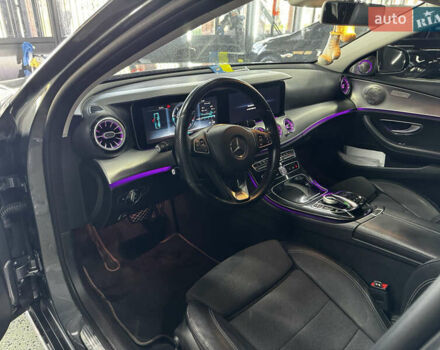 Сірий Мерседес Е-Клас, об'ємом двигуна 1.95 л та пробігом 165 тис. км за 28500 $, фото 5 на Automoto.ua