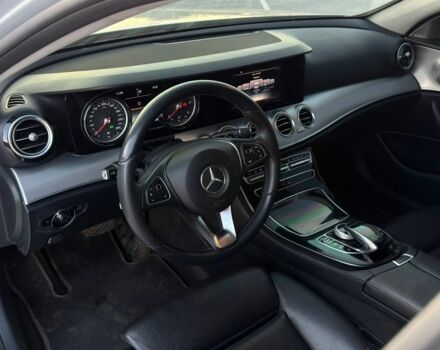 Сірий Мерседес Е-Клас, об'ємом двигуна 2 л та пробігом 415 тис. км за 18900 $, фото 3 на Automoto.ua