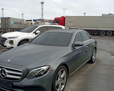 Серый Мерседес Е-Класс, объемом двигателя 2 л и пробегом 131 тыс. км за 27000 $, фото 3 на Automoto.ua