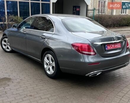 Серый Мерседес Е-Класс, объемом двигателя 2 л и пробегом 239 тыс. км за 28500 $, фото 2 на Automoto.ua