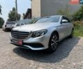 Сірий Мерседес Е-Клас, об'ємом двигуна 2 л та пробігом 65 тис. км за 33490 $, фото 1 на Automoto.ua