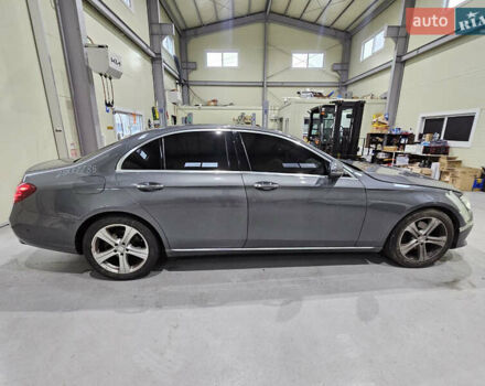 Серый Мерседес Е-Класс, объемом двигателя 2 л и пробегом 149 тыс. км за 20300 $, фото 3 на Automoto.ua