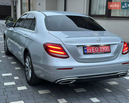 Серый Мерседес Е-Класс, объемом двигателя 2 л и пробегом 234 тыс. км за 22700 $, фото 2 на Automoto.ua