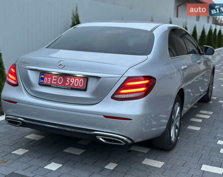 Серый Мерседес Е-Класс, объемом двигателя 2 л и пробегом 234 тыс. км за 22700 $, фото 3 на Automoto.ua