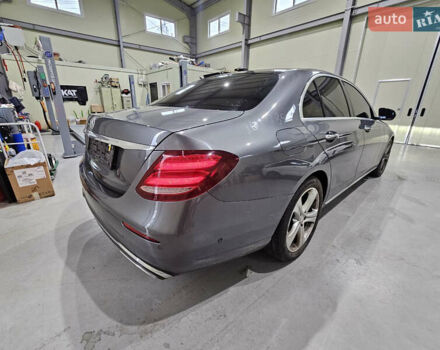 Серый Мерседес Е-Класс, объемом двигателя 2 л и пробегом 149 тыс. км за 20300 $, фото 4 на Automoto.ua
