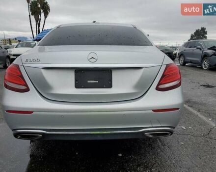 Серый Мерседес Е-Класс, объемом двигателя 2 л и пробегом 133 тыс. км за 6000 $, фото 2 на Automoto.ua