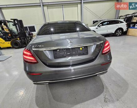 Серый Мерседес Е-Класс, объемом двигателя 2 л и пробегом 149 тыс. км за 20300 $, фото 5 на Automoto.ua