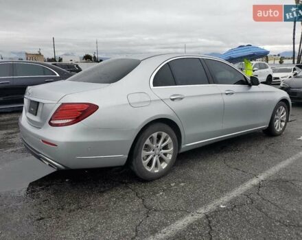 Серый Мерседес Е-Класс, объемом двигателя 2 л и пробегом 133 тыс. км за 6000 $, фото 3 на Automoto.ua